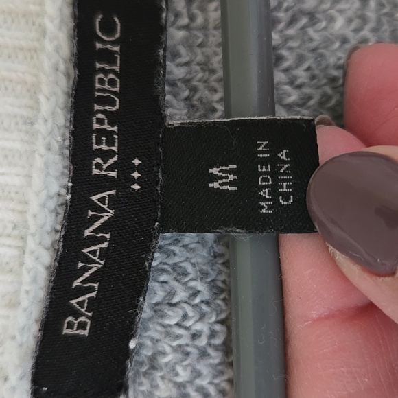 Banana Republic Gray Animal Print Sweater Size Medium - Picture 4 of 5